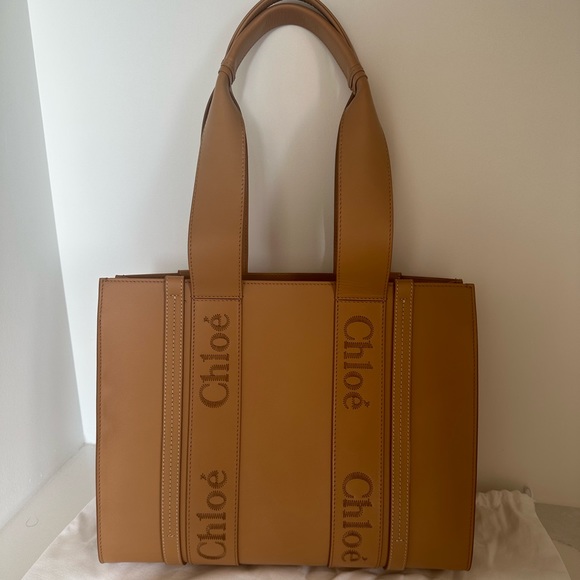 Chloe Handbags - Chloe Woody Medium Leather Tote - Light Tan